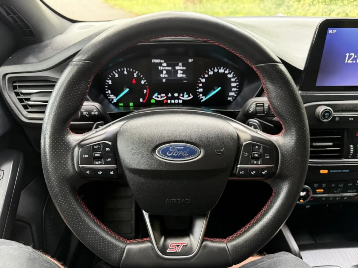 1.5 EcoBoost ST Line Business | apk 13-01-2028 |