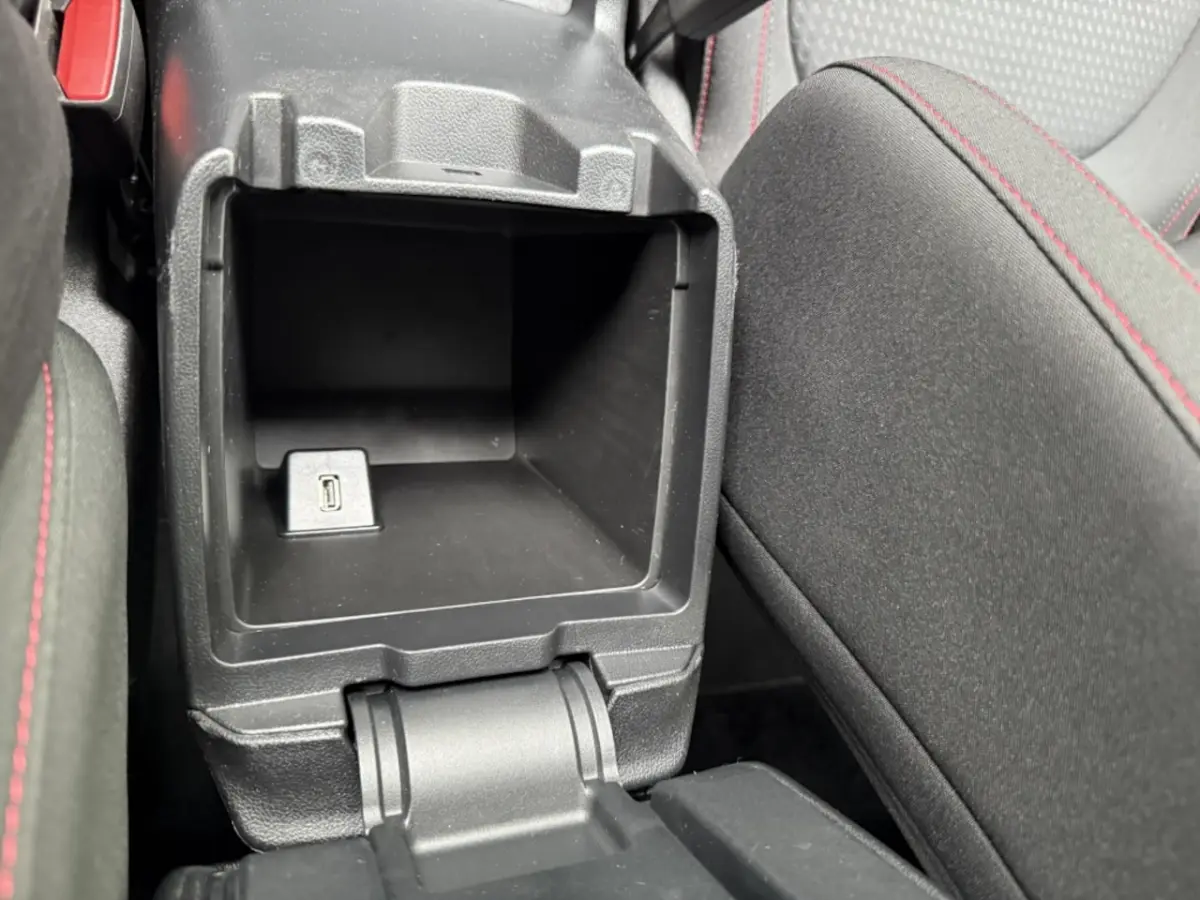 1.5 EcoBoost ST Line Business | apk 13-01-2028 |