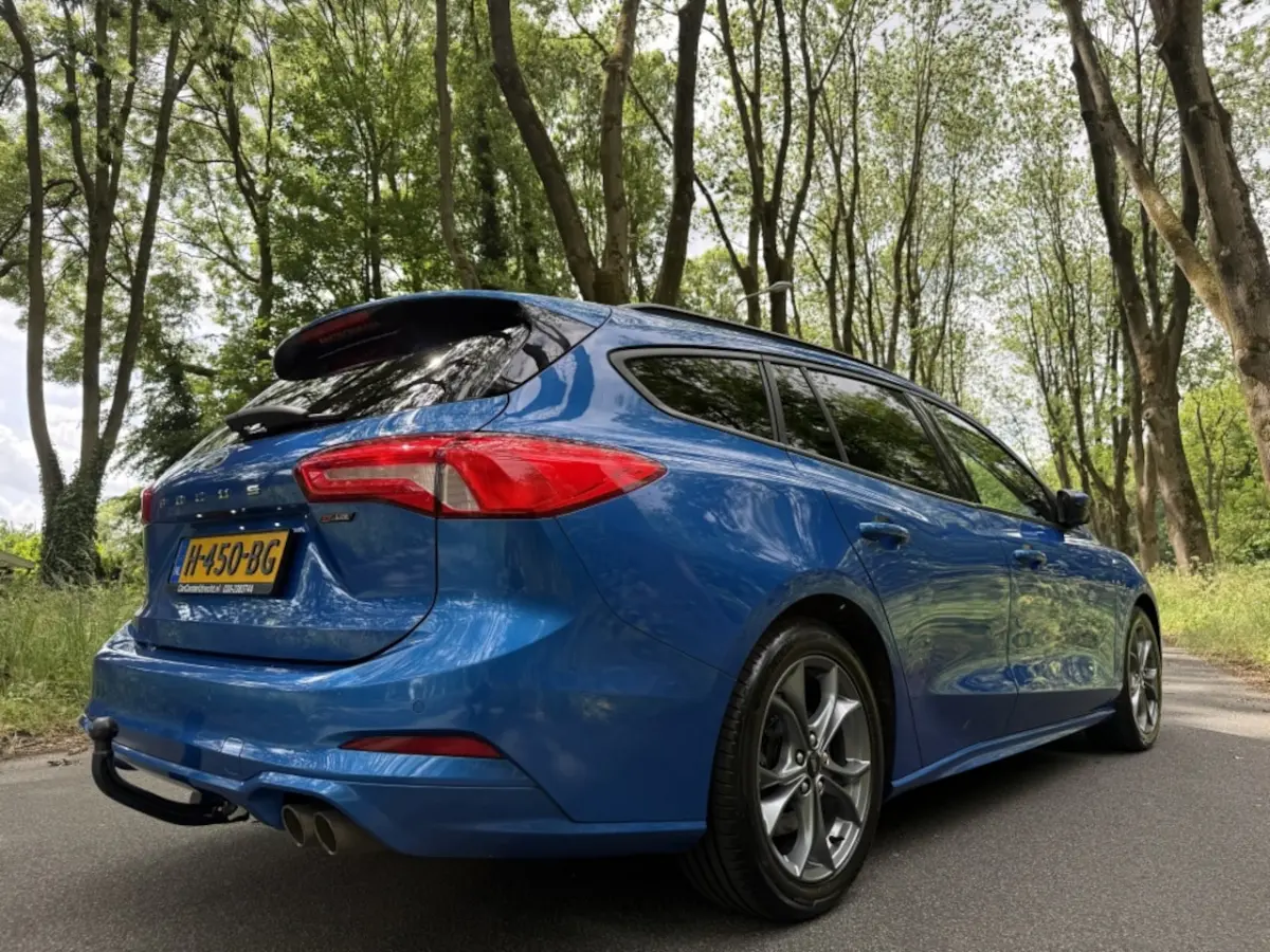 1.5 EcoBoost ST Line Business | apk 13-01-2028 |