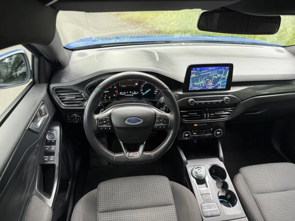 1.5 EcoBoost ST Line Business | apk 13-01-2028 |