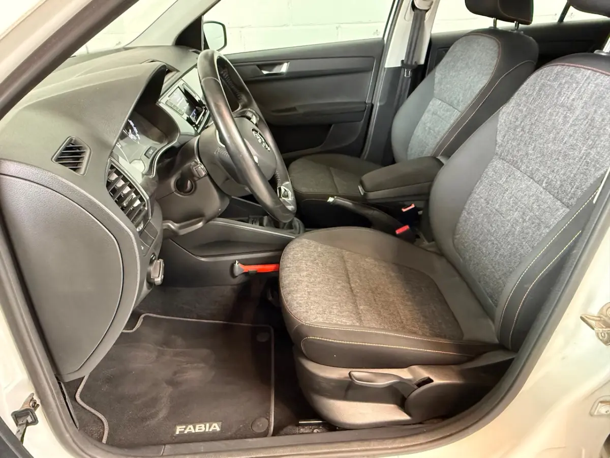 1.0 TSI Business Edition / 1E EIGENAAR / APPLE CAR PLAY / AIRCO / NL-AUTO / CRUISE CONTROL