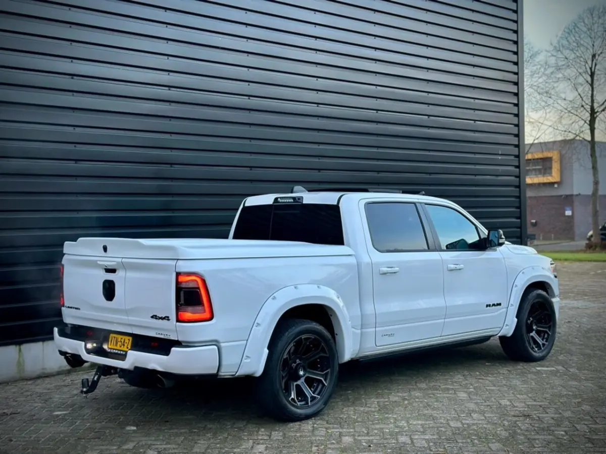 5.7 V8 4x4 CC LIMITED NIGHT|HULK|PANO|HUD|ACC|HK VOL