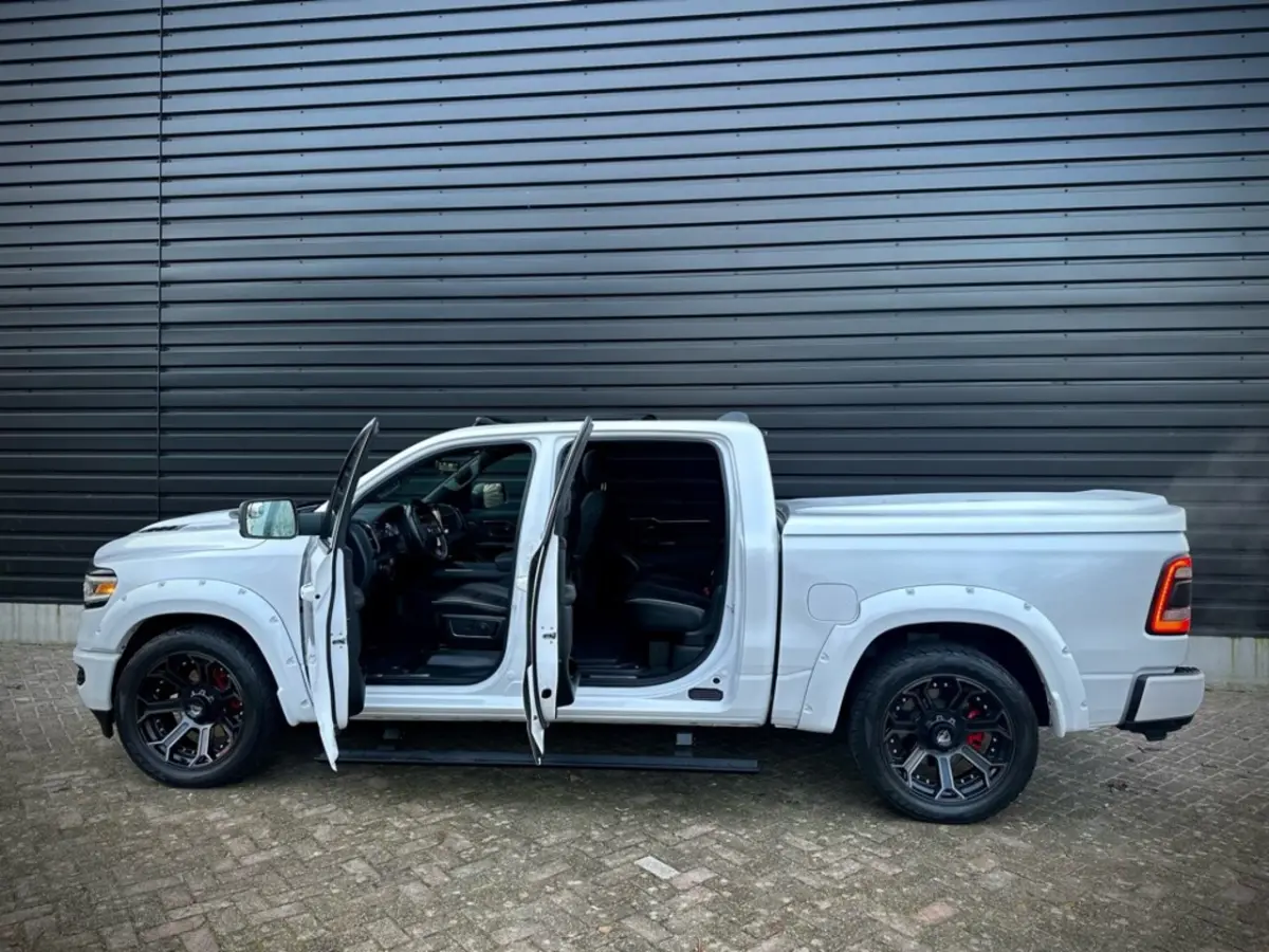 5.7 V8 4x4 CC LIMITED NIGHT|HULK|PANO|HUD|ACC|HK VOL