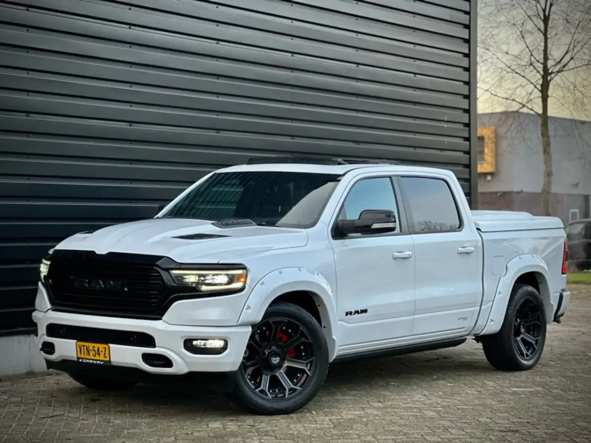 5.7 V8 4x4 CC LIMITED NIGHT|HULK|PANO|HUD|ACC|HK VOL