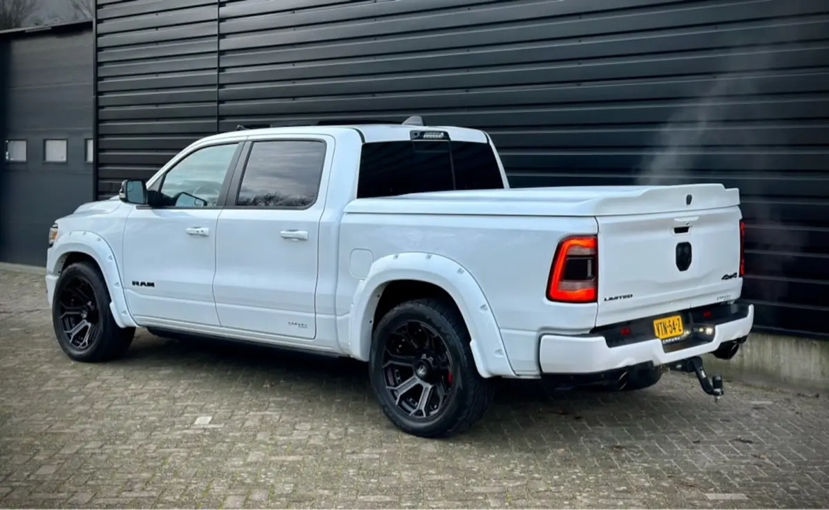 5.7 V8 4x4 CC LIMITED NIGHT|HULK|PANO|HUD|ACC|HK VOL