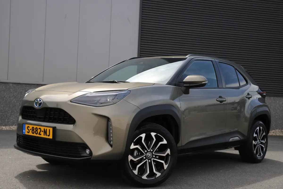 1.5 Hybrid Dynamic/Adaptive/Carplay/Trekhaak/Camera/Led/17"