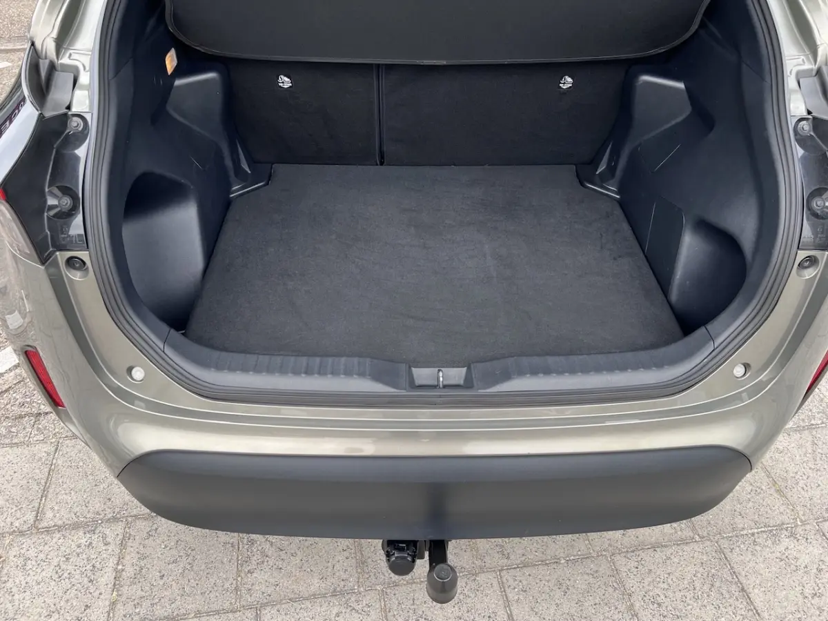 1.5 Hybrid Dynamic/Adaptive/Carplay/Trekhaak/Camera/Led/17"