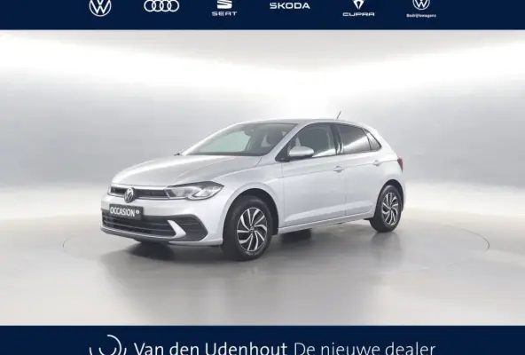 1.0 TSI 95pk Life Edition / Navigatie / Keyless / Stoelverwarming / Camera 172
