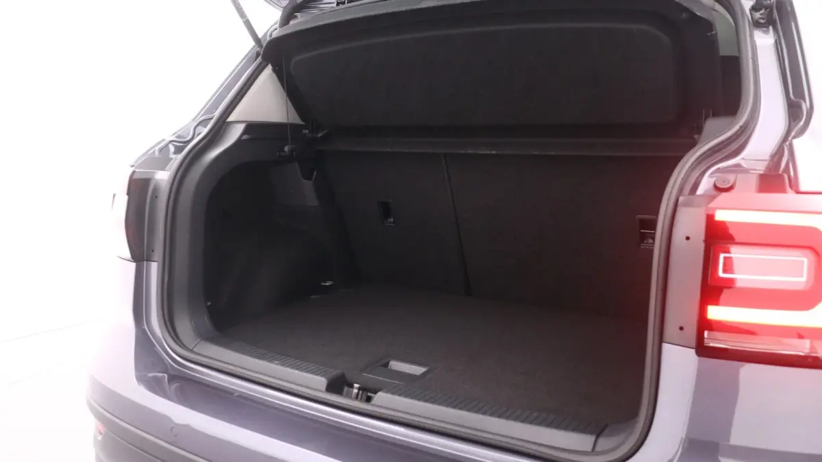 1.0 TSI 95pk Life | Navigatie | Keyless | Camera | Stoelverw. 013