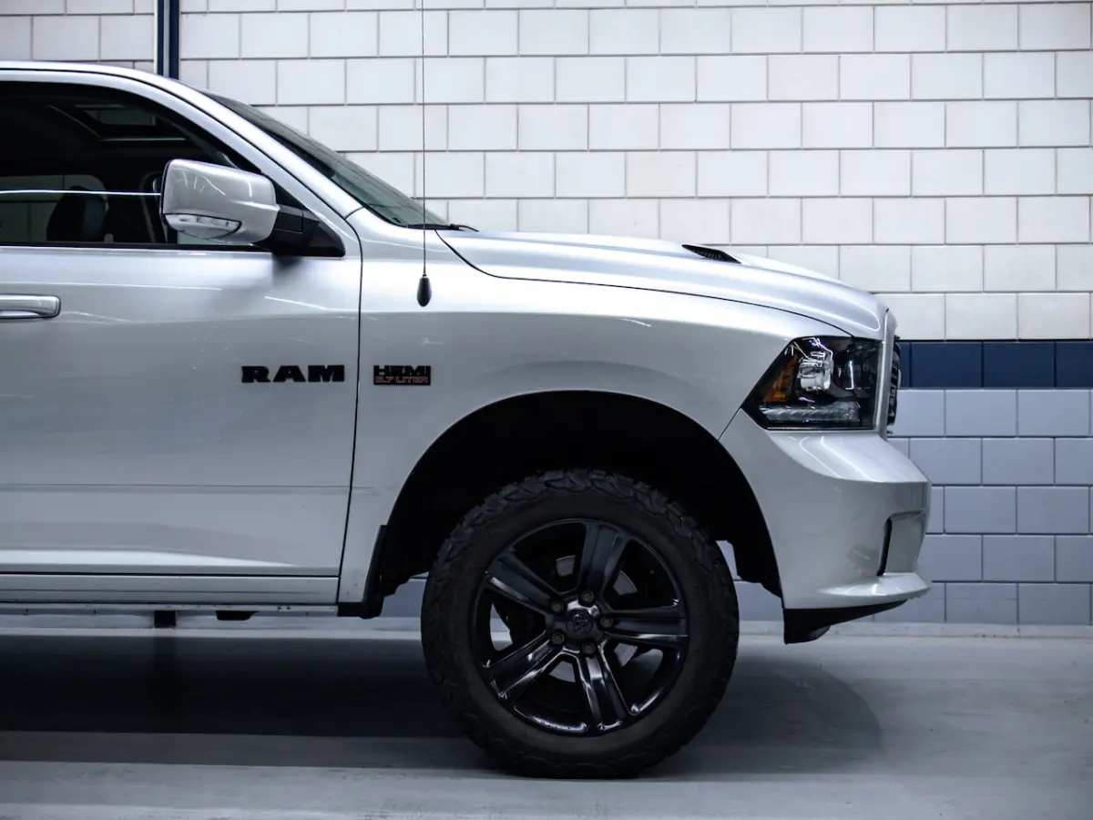 Sport | 5.7L HEMI V8 4x4