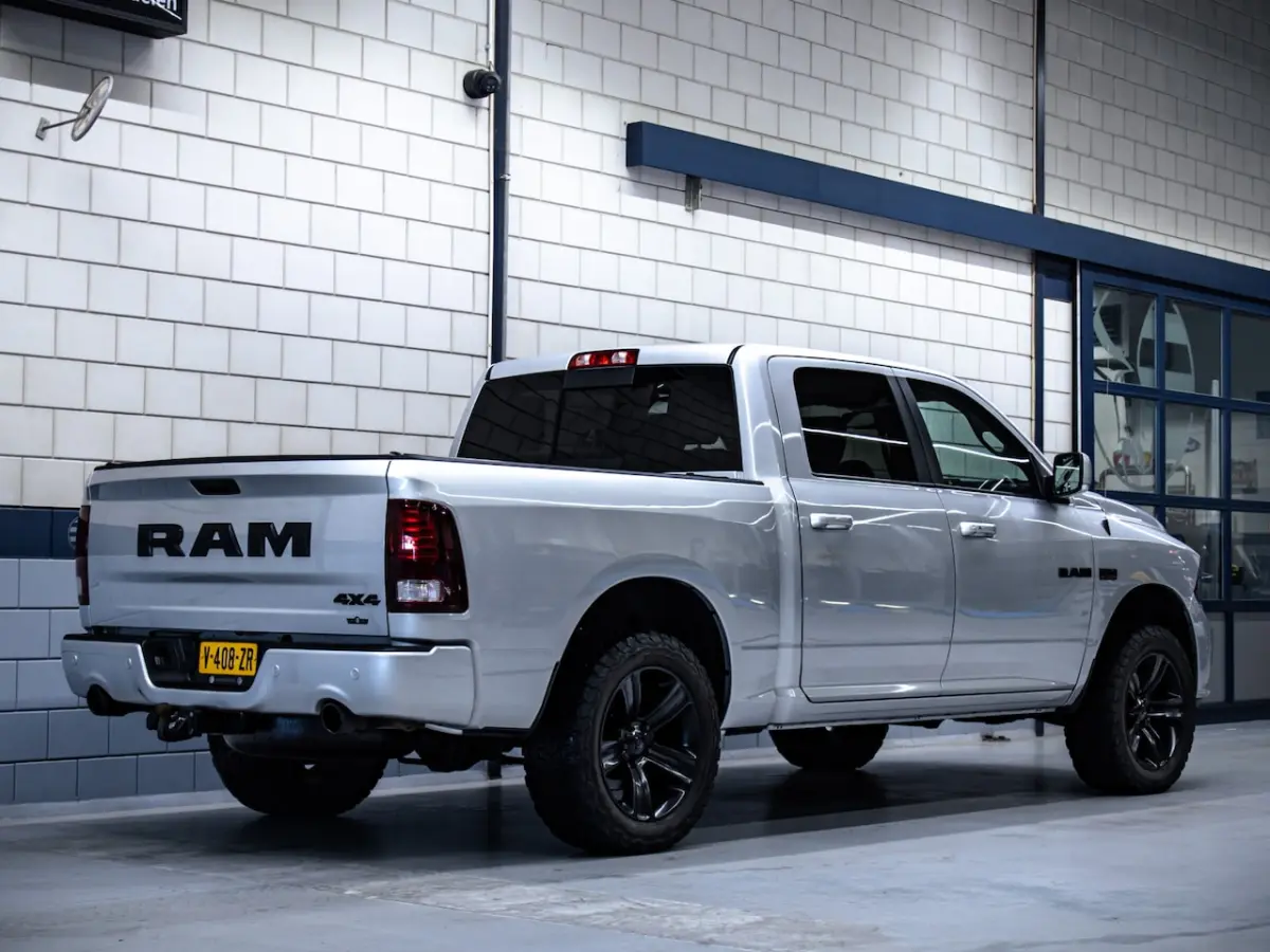 Sport | 5.7L HEMI V8 4x4