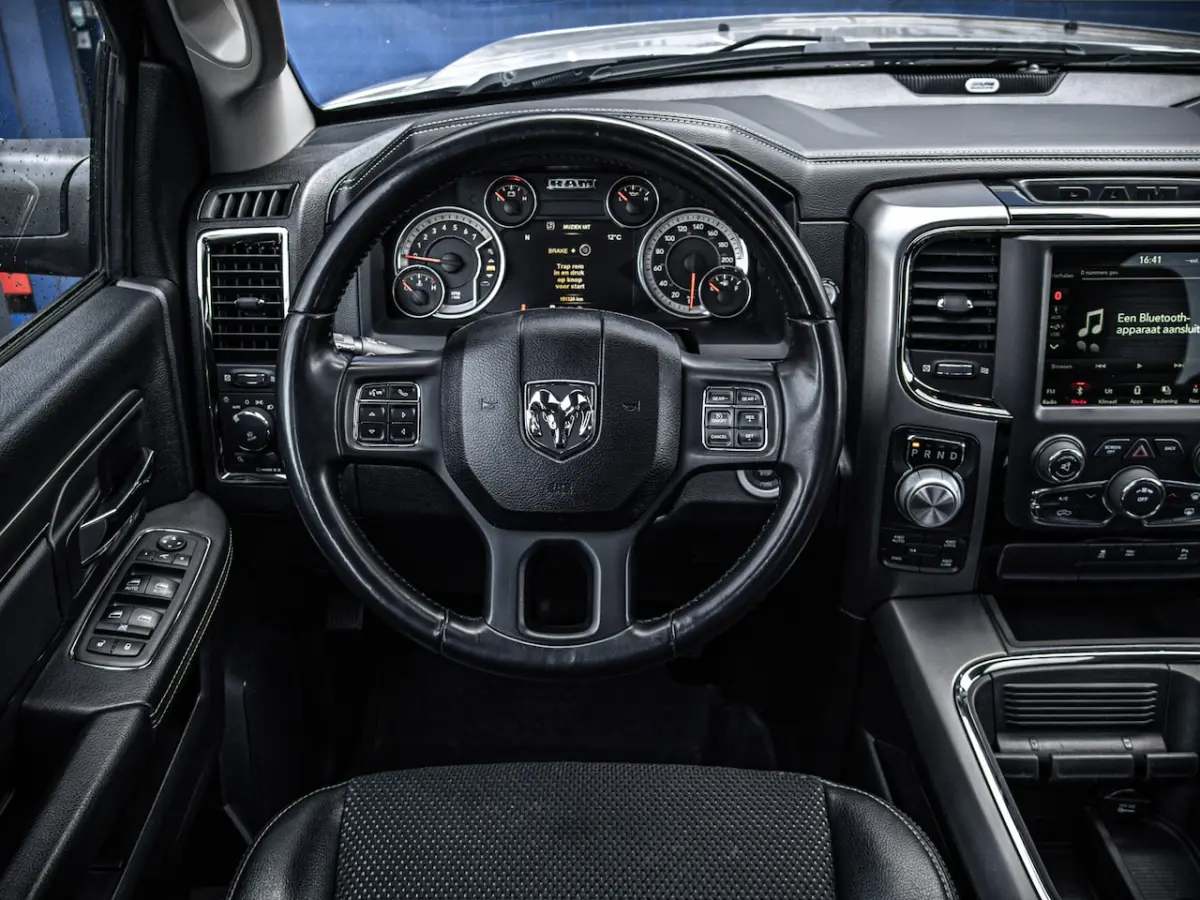 Sport | 5.7L HEMI V8 4x4