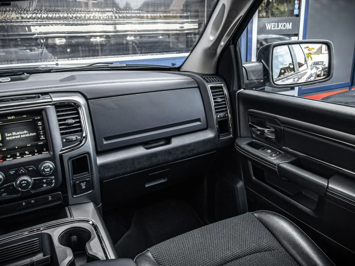 Sport | 5.7L HEMI V8 4x4
