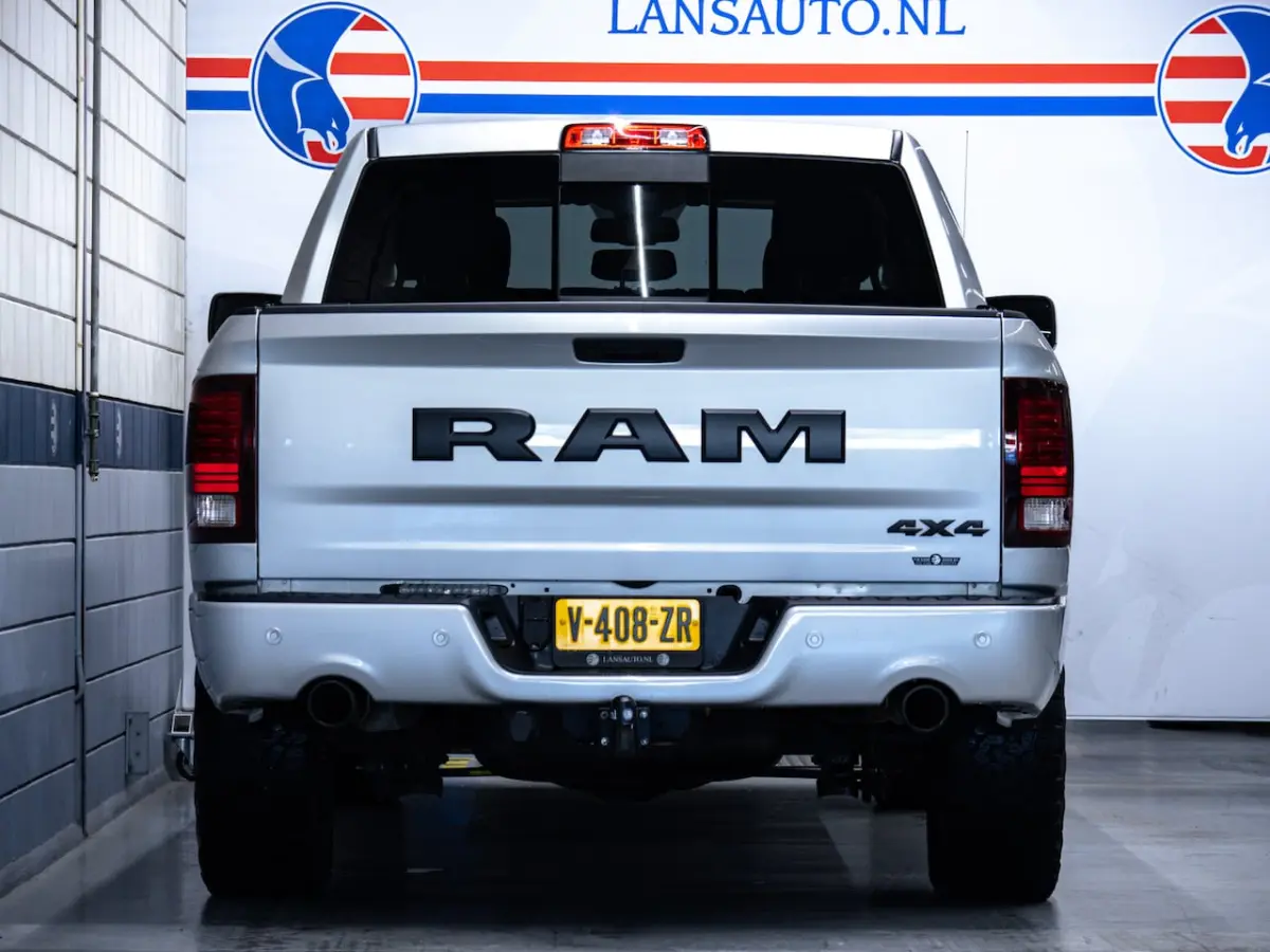 Sport | 5.7L HEMI V8 4x4