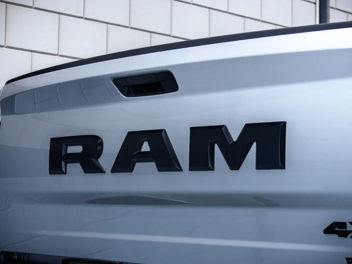 Sport | 5.7L HEMI V8 4x4