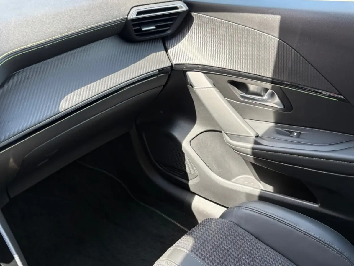 1.2 PURETECH AUT. GT NAVI CAMERA CARPLAY AIRCO LMV PDC