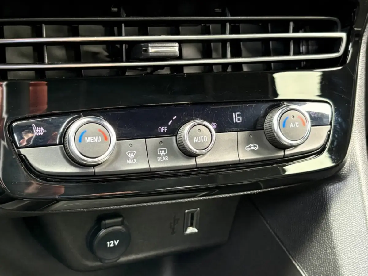 1.2 TURBO AUT. 130PK GS-LINE LED NAVI CAMERA CARPLAY AIRCO