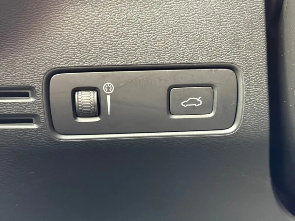 2.0 B4 MHEV R-DESIGN 197PK AUT. NAVI CAMERA CARPLAY