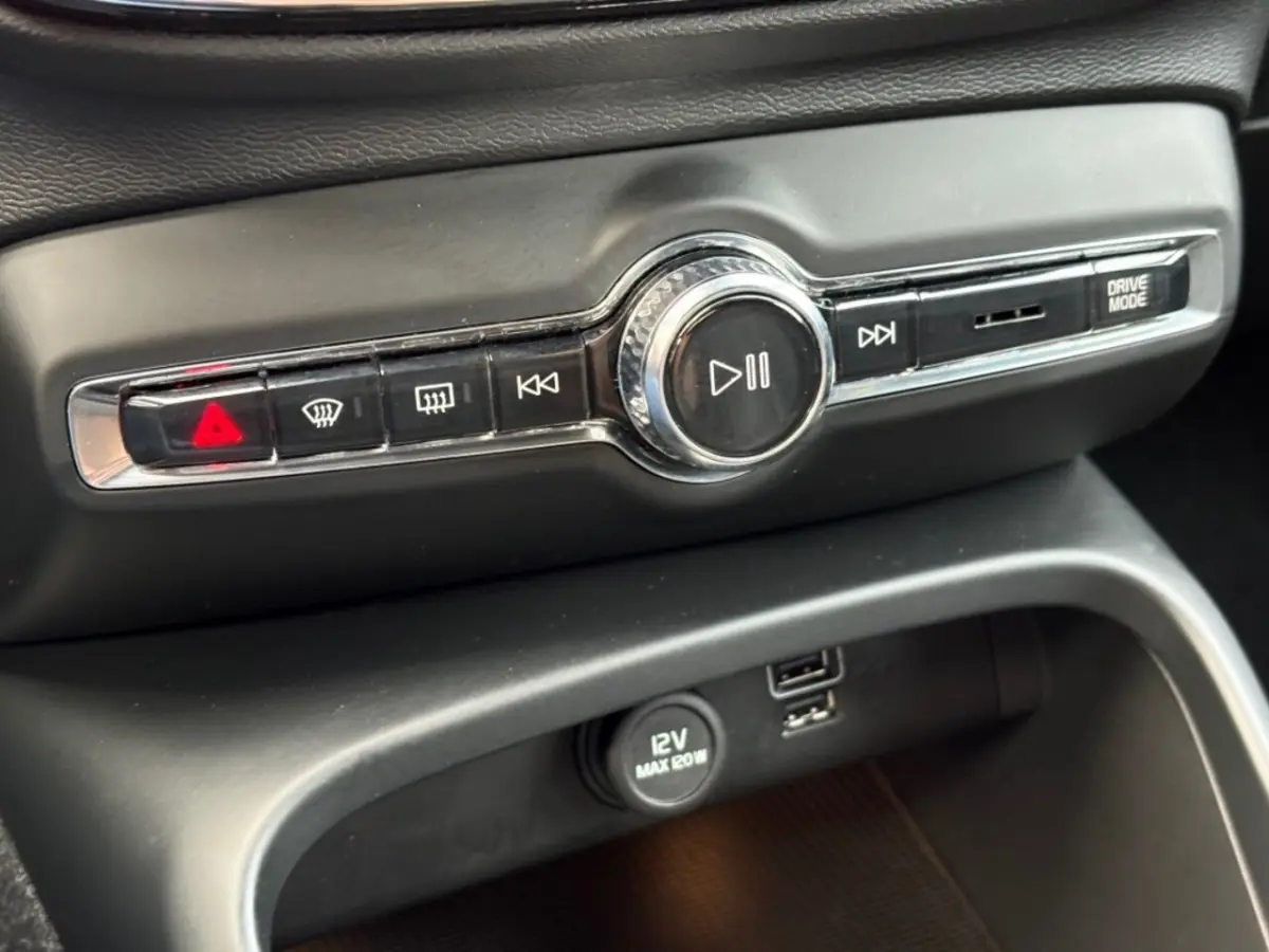 2.0 B4 MHEV R-DESIGN 197PK AUT. NAVI CAMERA CARPLAY