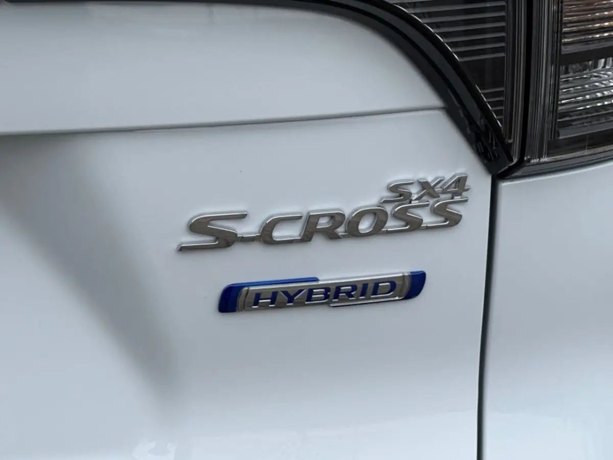 SX4 1.4 BOOSTER-JET HYBRID 4x4 FACELIFT HALF-LEER NAVI CAMERA AIRCO LMV PDC