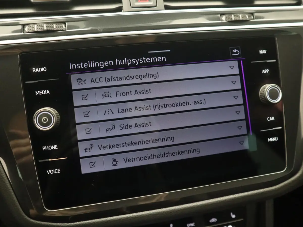 1.5 TSI R-Line Business+ FULL LED / SFEER / LAPIZ BLUE / CAMERA / CARPLAY / STOELVERW / KE