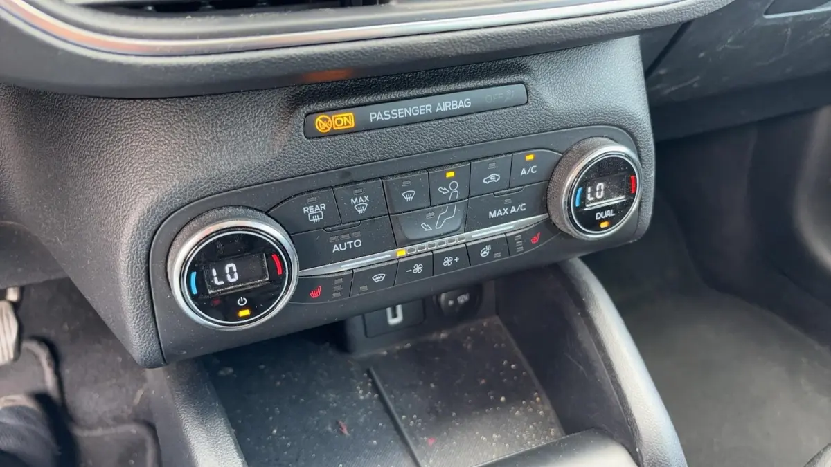 1.0 EcoBoost Active Business TREKHAAK / KEYLESS / CAMERA / CARPLAY / ACC / STOELVERW / STU