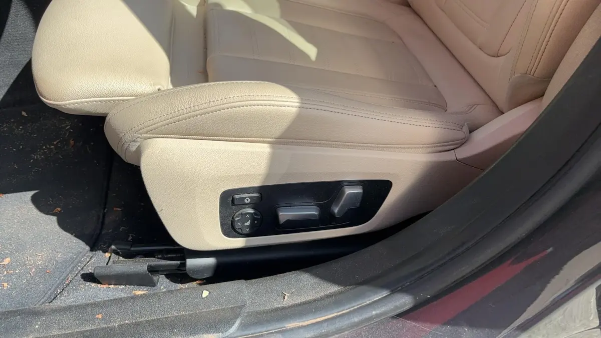 320i High Executive Edition AUTOMAAT / TREKHAAK / SFEER / BLACK OPTIC / STOELVERW / CARPLA