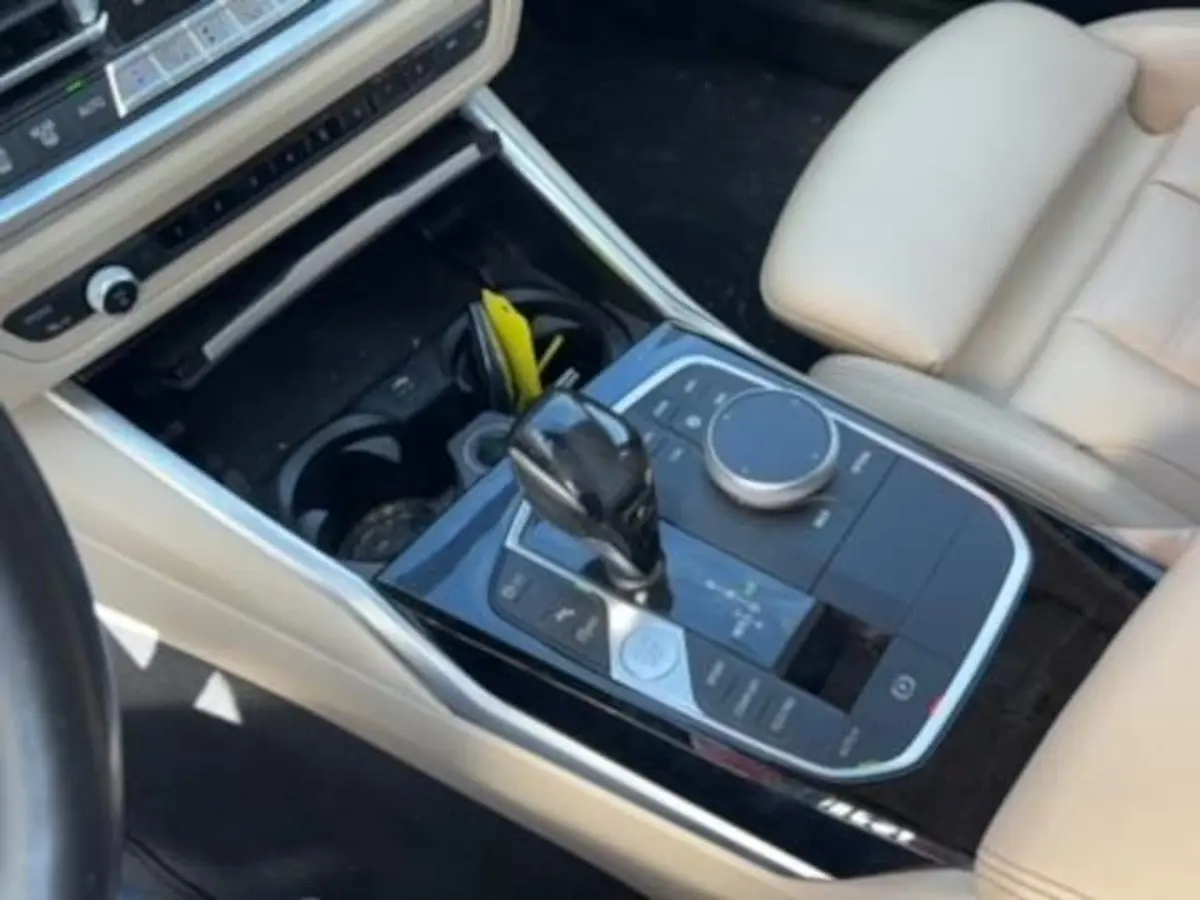 320i High Executive Edition AUTOMAAT / TREKHAAK / SFEER / BLACK OPTIC / STOELVERW / CARPLA