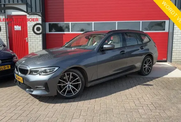 320i High Executive Edition AUTOMAAT / TREKHAAK / SFEER / BLACK OPTIC / STOELVERW / CARPLA