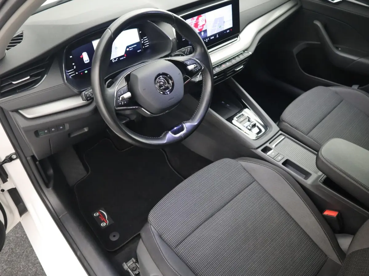 1.0 e-TSI Business Edition AUTOMAAT / TREKHAAK / CLIMA / CARPLAY / FULL LED / PDC / BLUETO