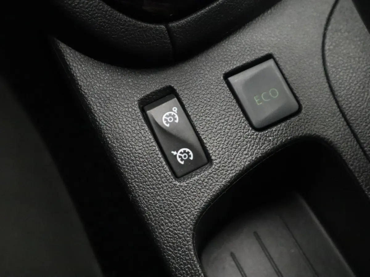 1.5 dCi Ecoleader Zen D-RIEM VV / AIRCO / NAVI / BLUETOOTH / CRUISE / DAB+ / NL-AUTO