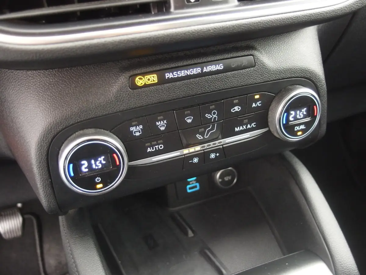 1.5 EcoBoost Titanium 1800KG TREKGEW / 360GR CAMERA / KEYLESS / NAVI / CARPLAY / DAB+ / AC