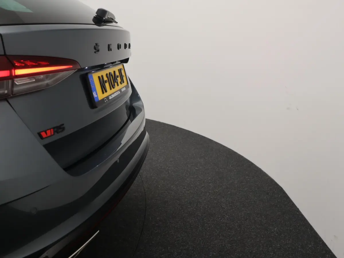 1.4 TSI RS iV PHEV Business AUTOMAAT / PANORAMADAK / FULL LED / KEYLESS / STOELVERW / STUU