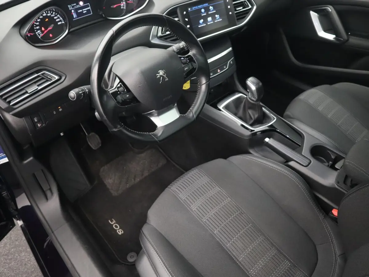 1.2 PureTech Blue Lease Executive TREKHAAK / PANORAMADAK / CAMERA / CARPLAY / NAVI / CLIMA