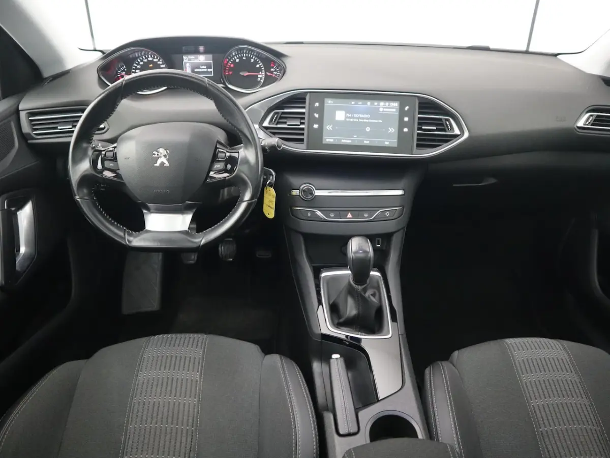 1.2 PureTech Blue Lease Executive TREKHAAK / PANORAMADAK / CAMERA / CARPLAY / NAVI / CLIMA