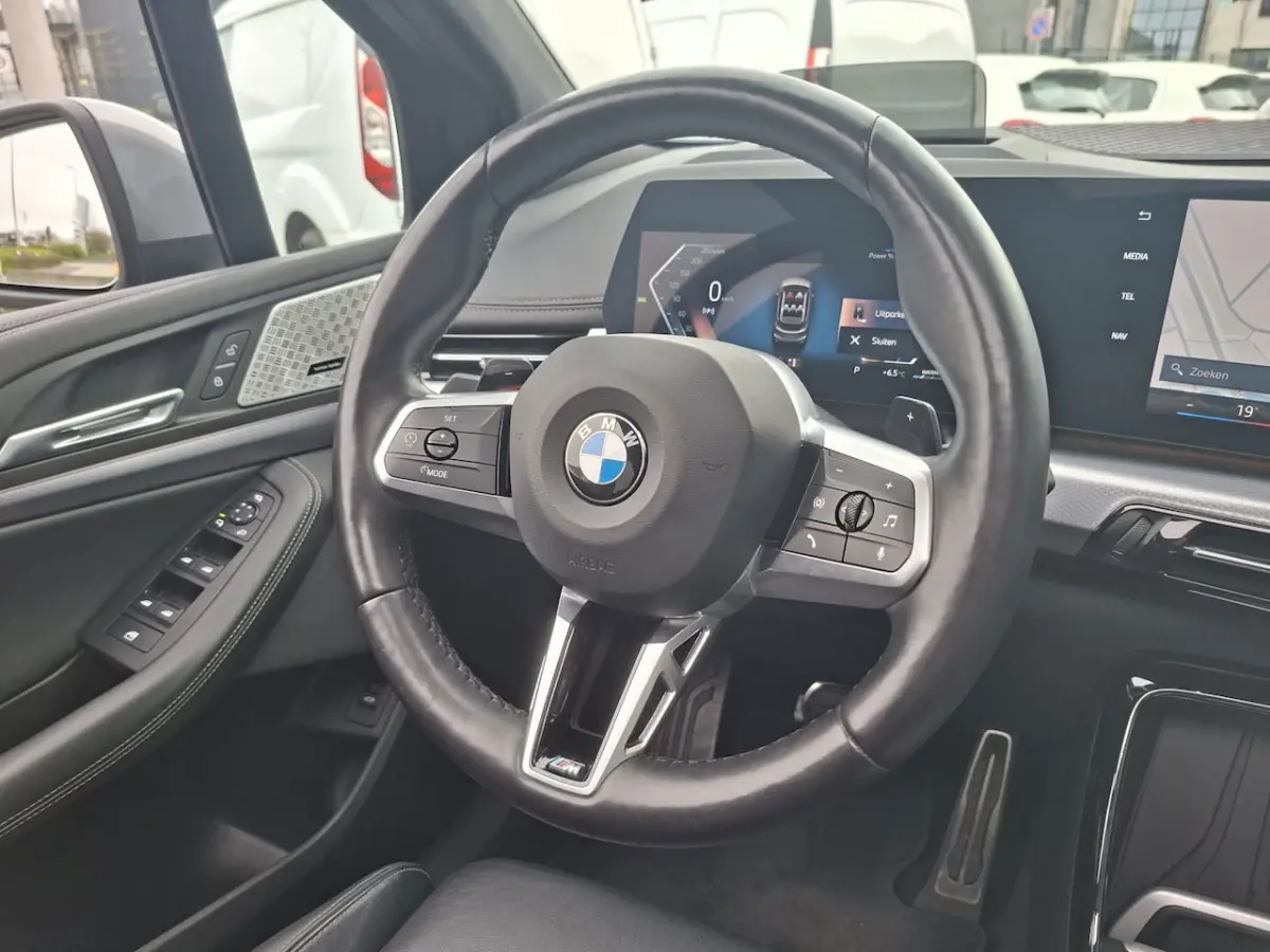 218i M- sport leer / camera / panoramadak / HD / navigatie / harman kardon
