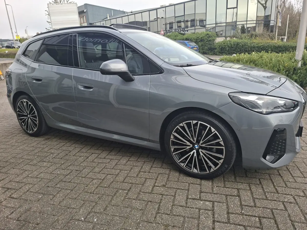 218i M- sport leer / camera / panoramadak / HD / navigatie / harman kardon