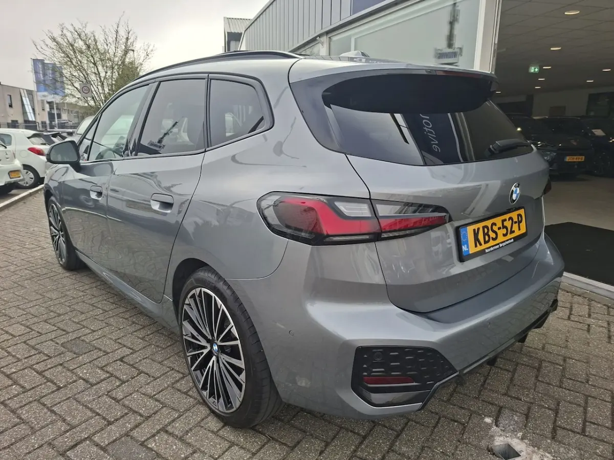218i M- sport leer / camera / panoramadak / HD / navigatie / harman kardon