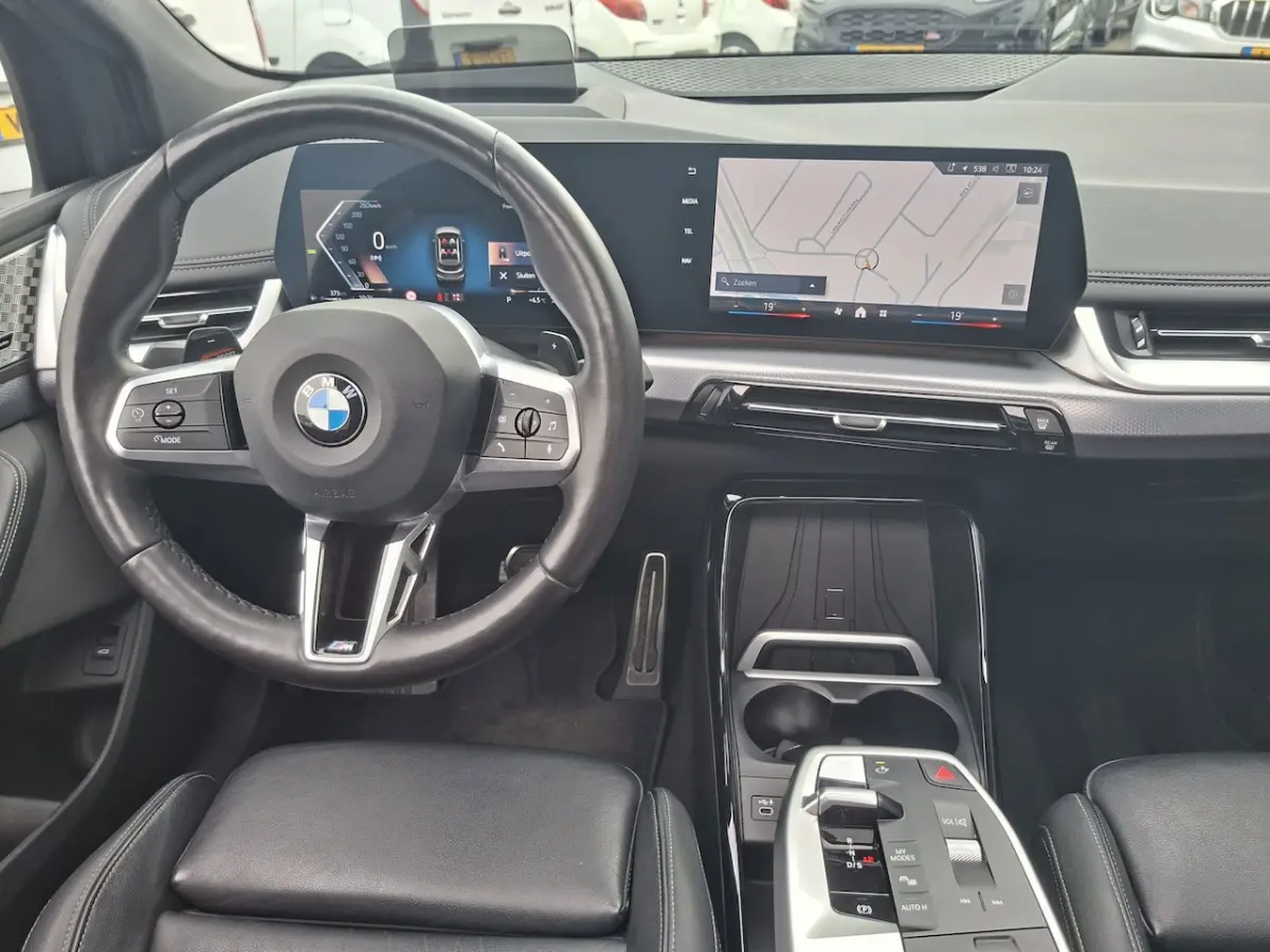 218i M- sport leer / camera / panoramadak / HD / navigatie / harman kardon