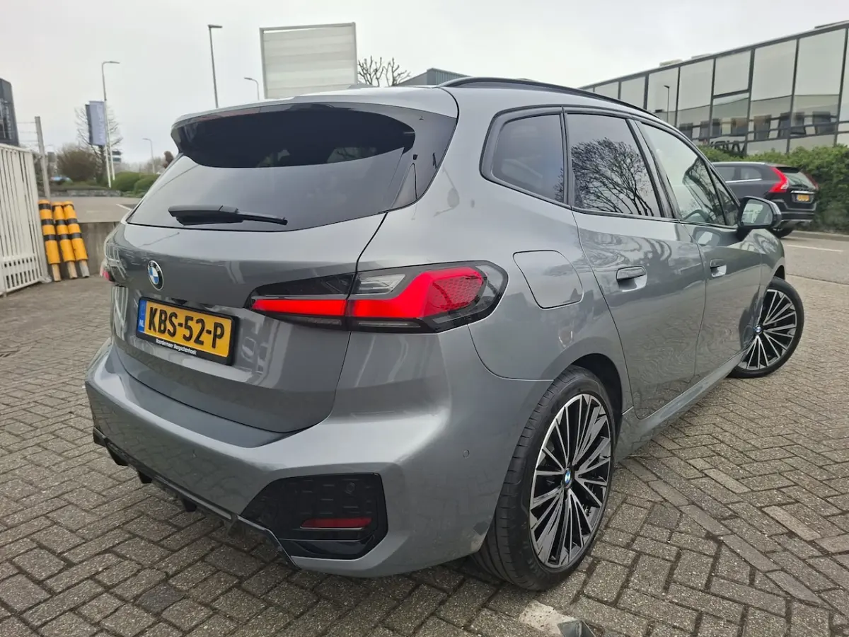 218i M- sport leer / camera / panoramadak / HD / navigatie / harman kardon