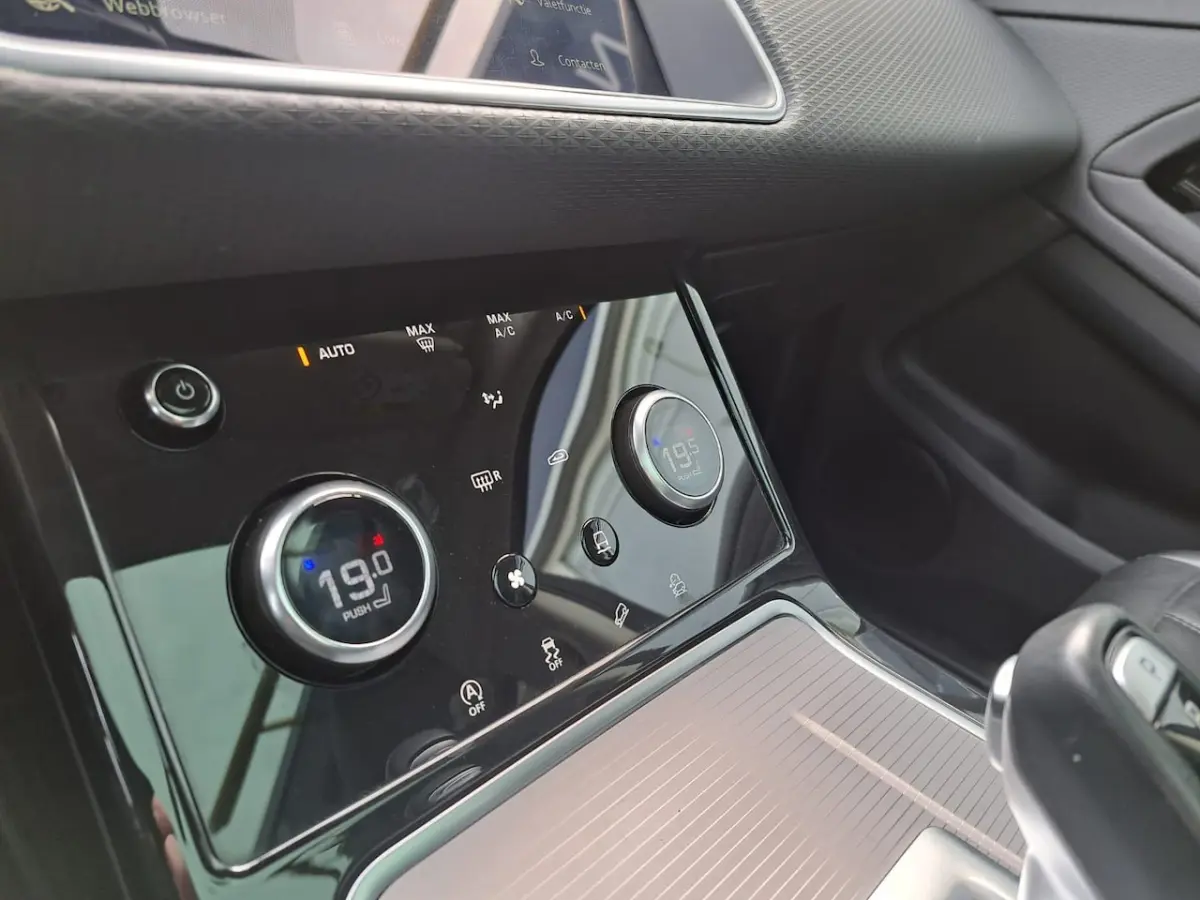 2.0 P200 AWD S leer / panoramadak / navigatie / camera