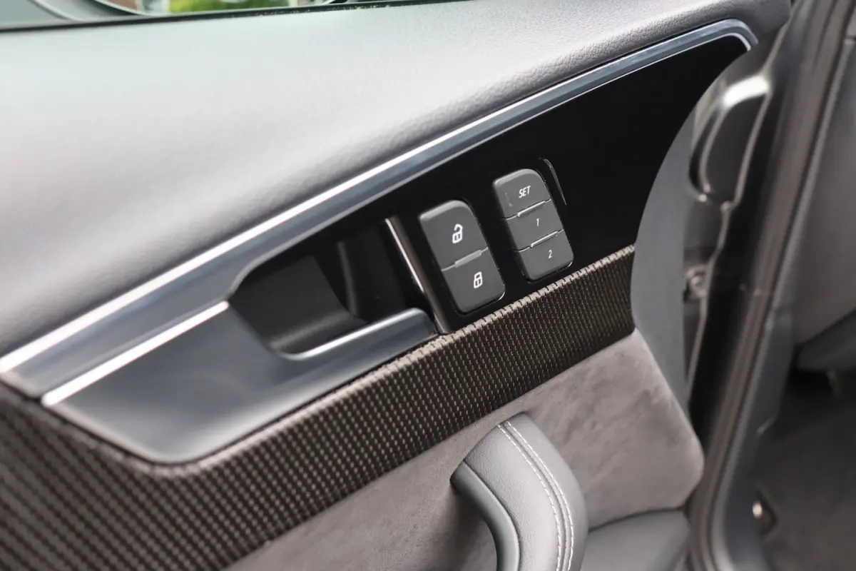45 TFSI quattro S edition, Pano, RS-stoelen