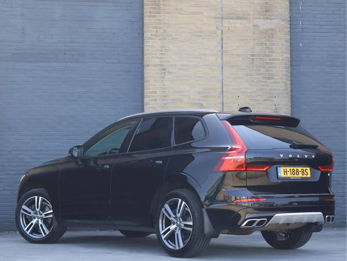 2.0 T4 Momentum Pro Polestar Engineered | Bruin Leder | Trekhaak 2.300KG | Camera | CarPla