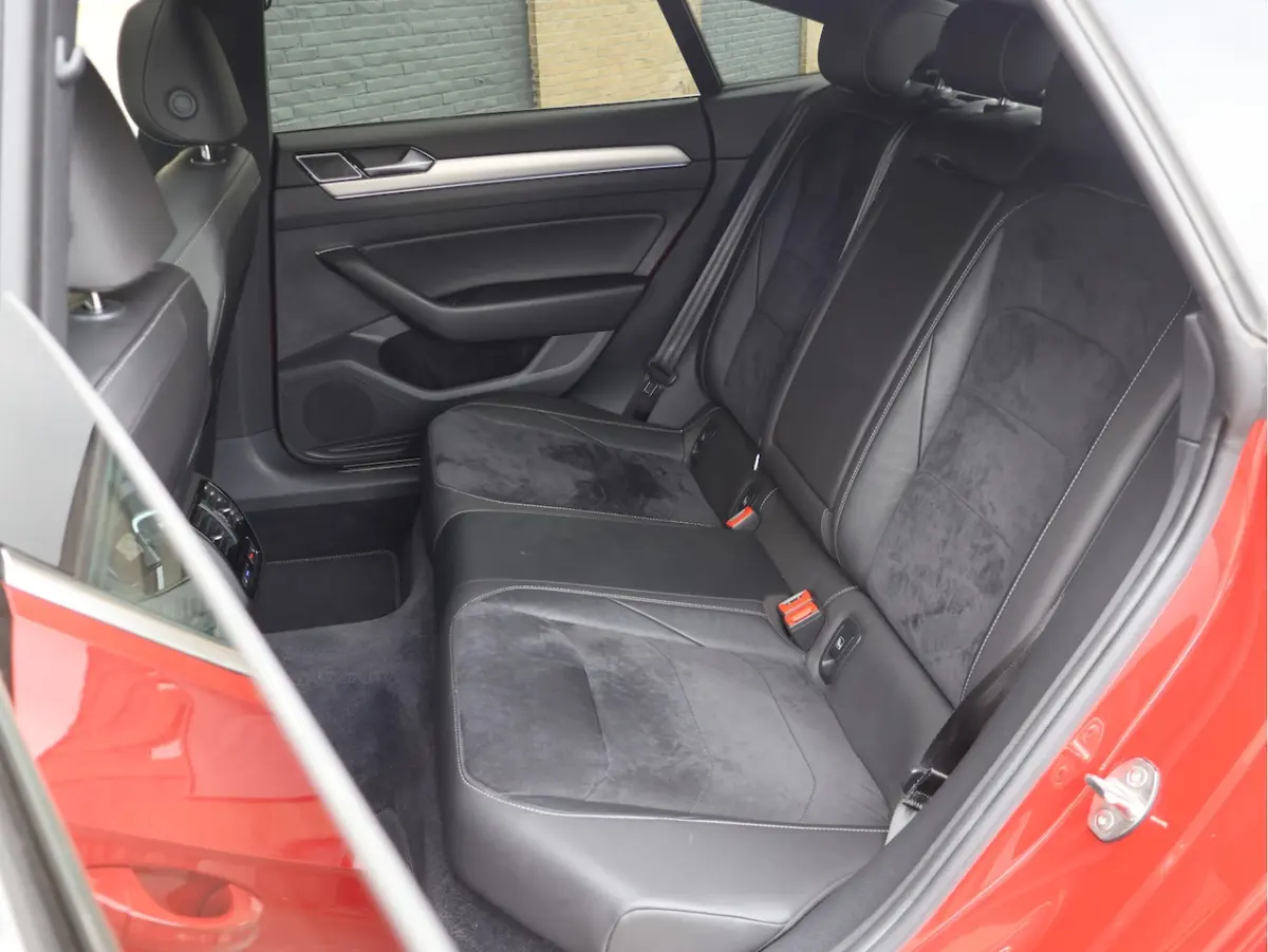 2.0 TSI R-line Business ACC | Virtual Cockpit | Carplay | 19" | Trekhaak | Keyless
