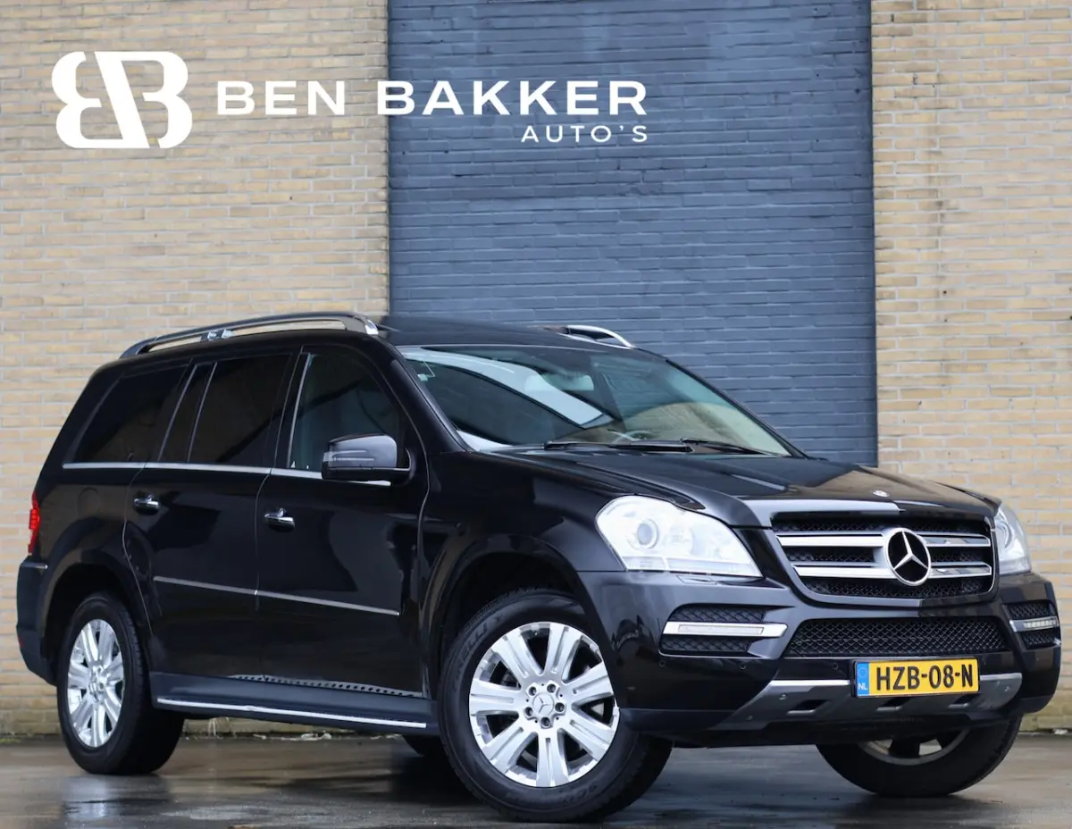 500 V8 7p. Luchtvering | Leder | Navi | DAB