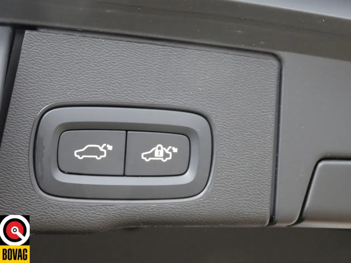 2.0 T8 Plug-in hybrid AWD Plus Black Edition
