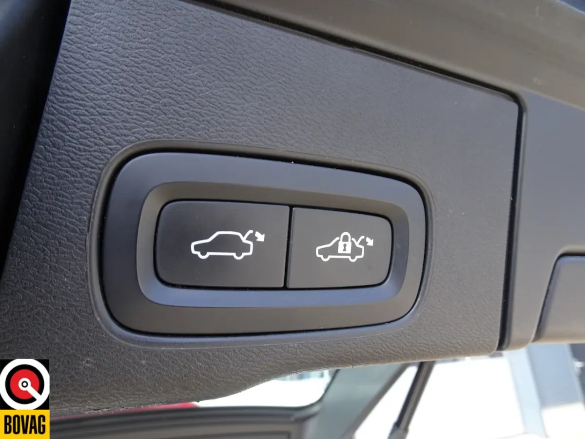 2.0 T6 Plug-in longrange AWD Plus Dark