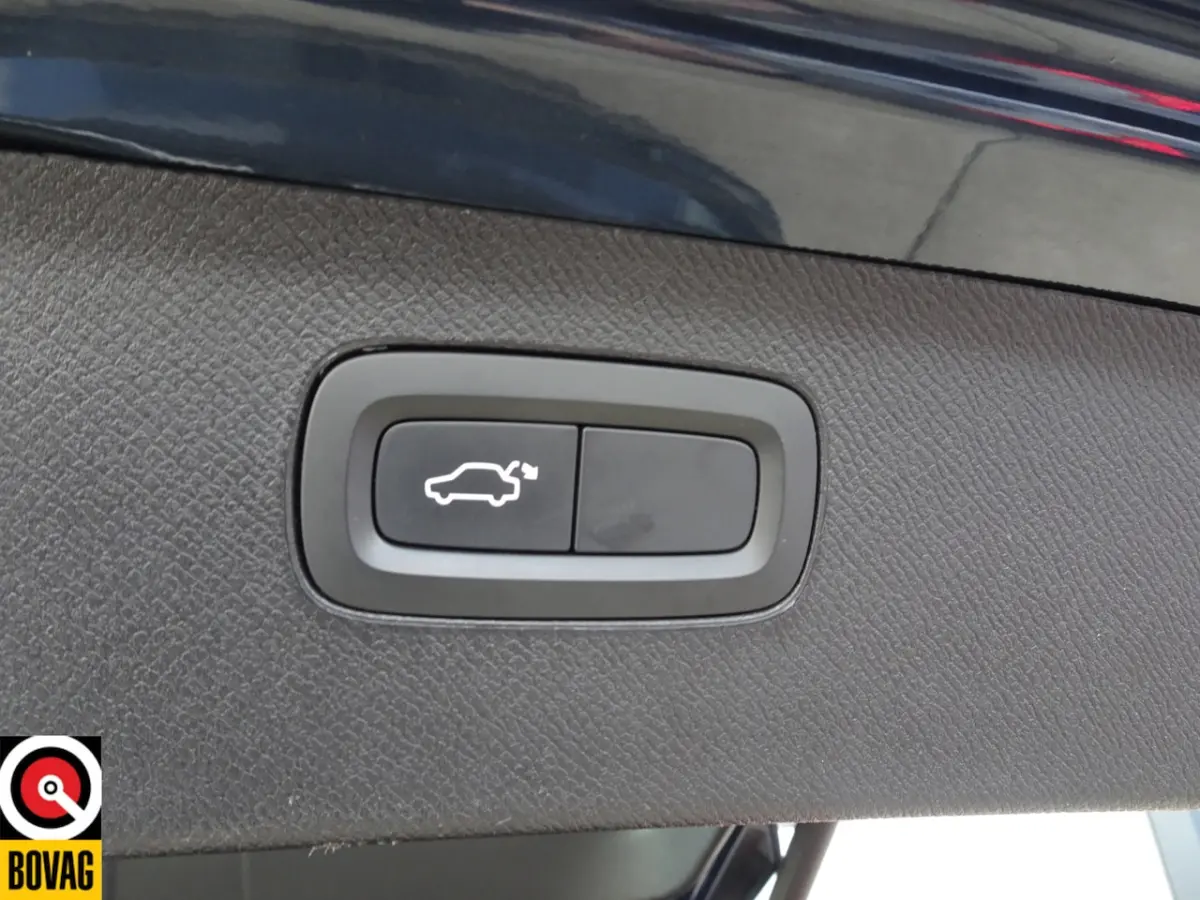 2.0 T8 Twin Engine AWD R-Design