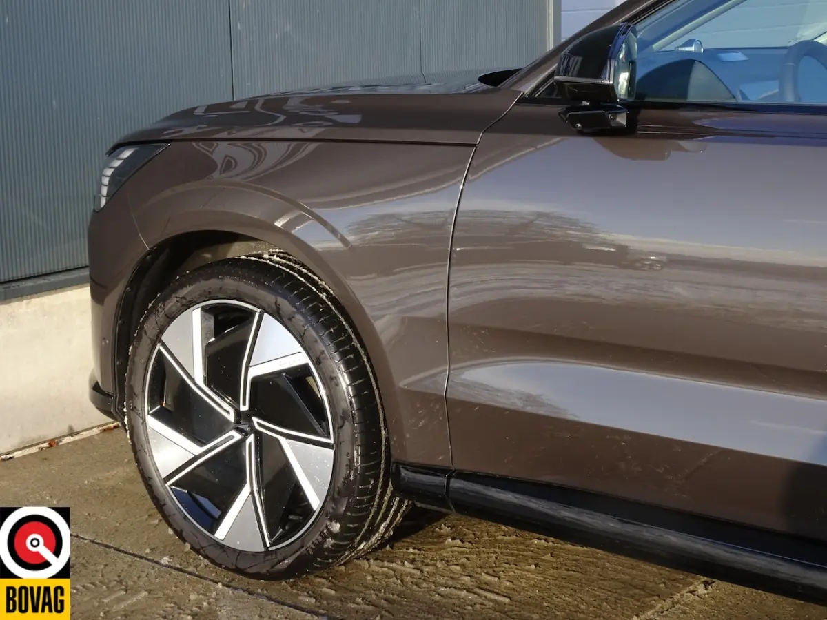 Twin Motor Performance Ultra 7p. 111 kWh
