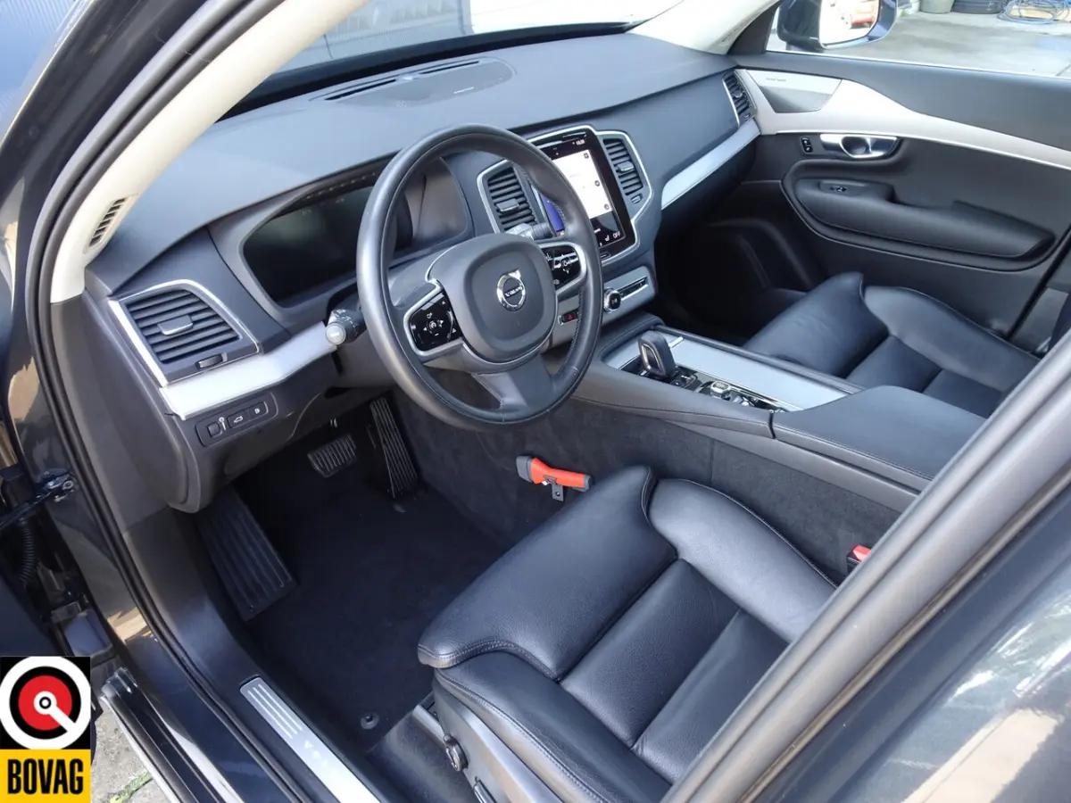 2.0 T8 Twin Engine AWD Momentum Pro